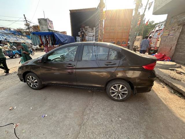 https://images10.gaadi.com/usedgaadi-sellcar/UsedCar/e57ac029a/11b8e03c-6679-47e8-b8e1-2135986305fe.jpeg?imwidth=6401
