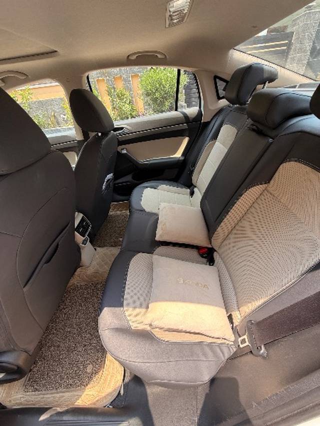 https://images10.gaadi.com/usedgaadi-sellcar/UsedCar/e57ae313a/4f504102-24de-449a-9be4-188b66fd02c7.jpeg?imwidth=6401