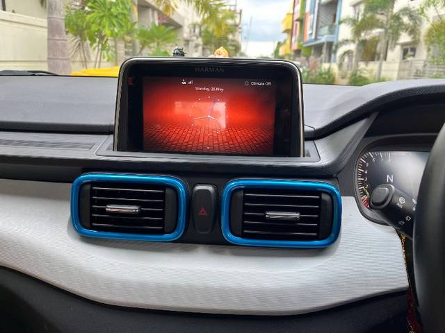 https://images10.gaadi.com/usedgaadi-sellcar/UsedCar/e57ae763a/6023a22c-8d7f-4e1d-bfc9-59baf0d2c6e5.jpeg?imwidth=6402