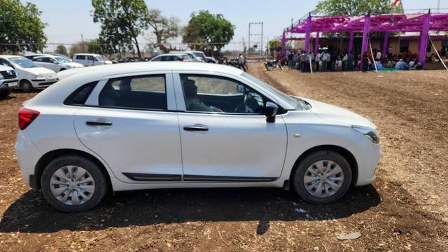 https://images10.gaadi.com/usedgaadi-sellcar/UsedCar/e57b7cc9a/ee454c4b-64d6-49a2-9c9d-e244fcbb33b2.jpg?imwidth=6401