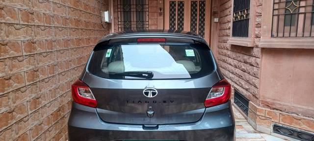 https://images10.gaadi.com/usedgaadi-sellcar/UsedCar/e57bf808a/9a13c883-83f3-4317-b4ec-74156376ec0c.jpg?imwidth=6401