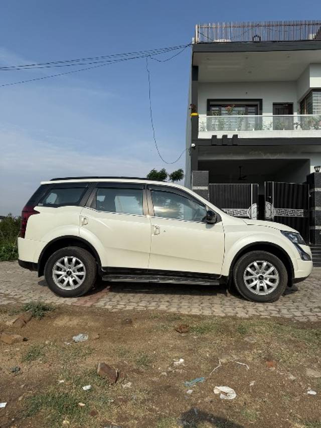https://images10.gaadi.com/usedgaadi-sellcar/UsedCar/e57c562ca/51f53fff-bf00-4245-a9c9-fb34097faa62.jpeg?imwidth=6401