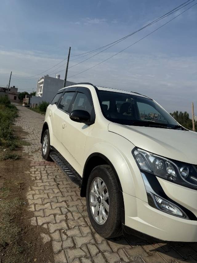 https://images10.gaadi.com/usedgaadi-sellcar/UsedCar/e57c562ca/8edd29fd-abe5-421f-b8be-b7eb8144181e.jpeg?imwidth=6400