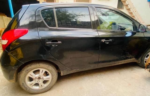 https://images10.gaadi.com/usedgaadi-sellcar/UsedCar/e57c66bda/1e38878d-bb3a-4e95-94c5-ff070598d5ca.jpg?imwidth=6402