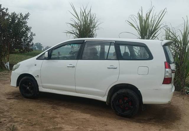 https://images10.gaadi.com/usedgaadi-sellcar/UsedCar/e57d7e2fa/a6ee2f0b-e642-484f-b7b9-7e14934fe1ce.jpg?imwidth=6402