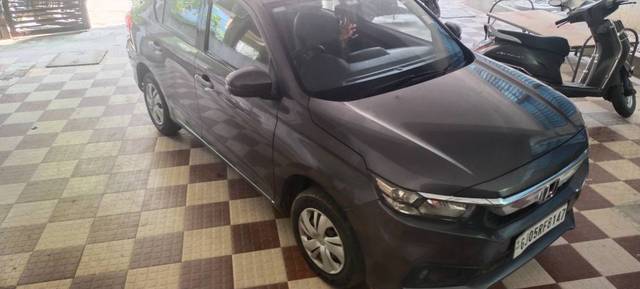 https://images10.gaadi.com/usedgaadi-sellcar/UsedCar/e57da7c3a/da8dc48d-12ec-4347-942e-67d3cd2002e8.jpg?imwidth=6400