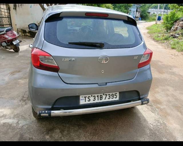 https://images10.gaadi.com/usedgaadi-sellcar/UsedCar/e57e04b0a/8c983688-db5f-4557-859d-fc4e66121716.jpg?imwidth=6402