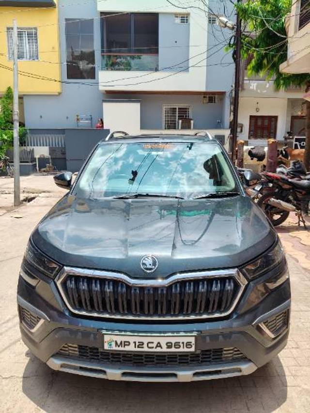 https://images10.gaadi.com/usedgaadi-sellcar/UsedCar/e57e1b80a/cfb20e51-bd7a-4345-99eb-47fd160cbd04.jpg?imwidth=6400