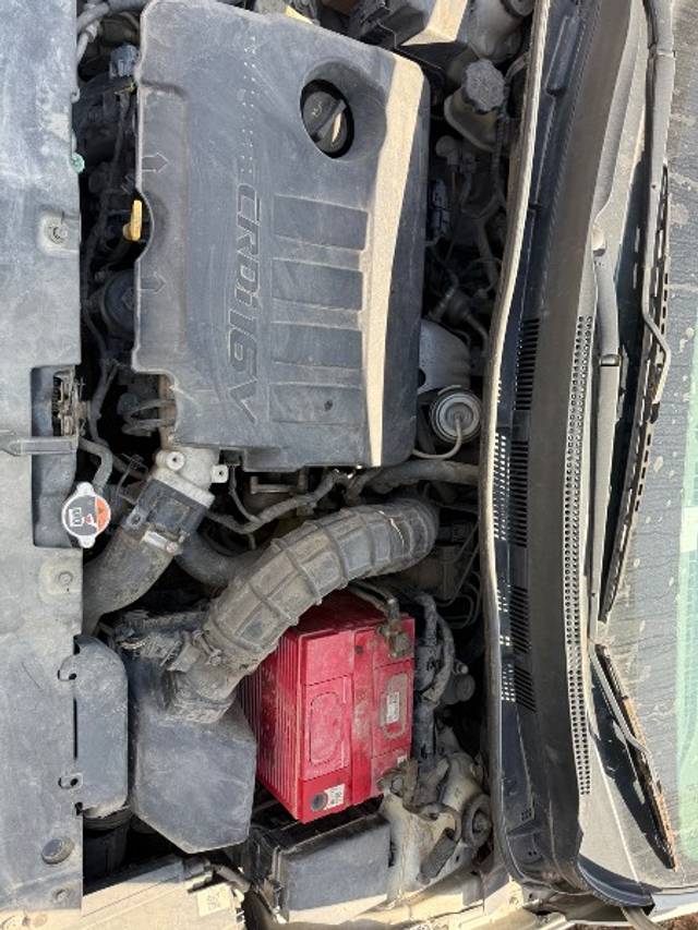 https://images10.gaadi.com/usedgaadi-sellcar/UsedCar/e57e7c03a/87c22d85-bb75-4a3f-aa31-2890cfe93315.jpeg?imwidth=6401