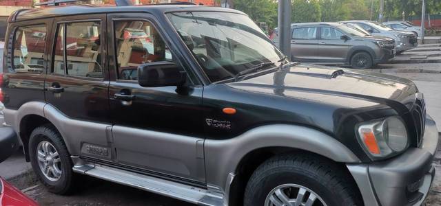 https://images10.gaadi.com/usedgaadi-sellcar/UsedCar/e57ee0c2a/327ace90-44c2-4449-b101-d3b0e28d077a.jpg?imwidth=6400