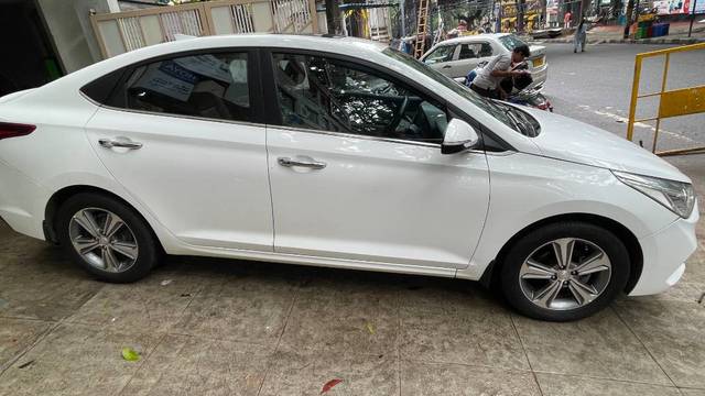 https://images10.gaadi.com/usedgaadi-sellcar/UsedCar/e57ef0c0a/83518b7b-dd9a-41d2-9bf5-11dd45df8450.JPG?imwidth=6401