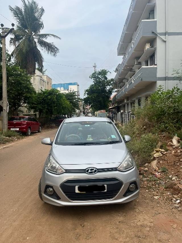 https://images10.gaadi.com/usedgaadi-sellcar/UsedCar/e57f37d4a/e39412e8-91e9-41c5-ab2c-85a685bb5dd0.jpeg?imwidth=6400
