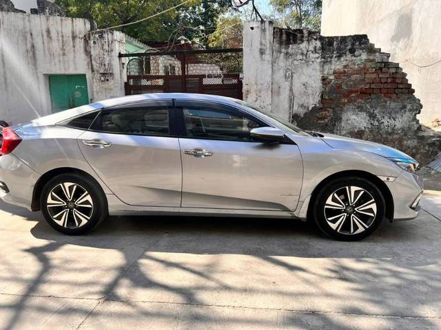 https://images10.gaadi.com/usedgaadi-sellcar/UsedCar/e57f3b8da/abcd9fe5-da36-48fc-97c8-986cab1c163e.jpg?imwidth=6401
