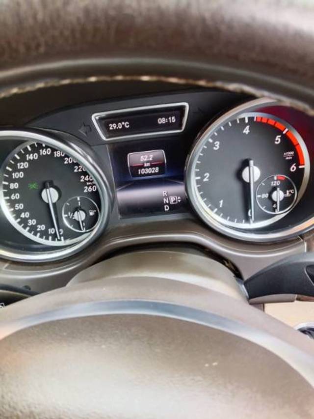 https://images10.gaadi.com/usedgaadi-sellcar/UsedCar/e57f4472a/79dc485e-7589-4551-9d8e-a568ae109eb5.jpg?imwidth=6401