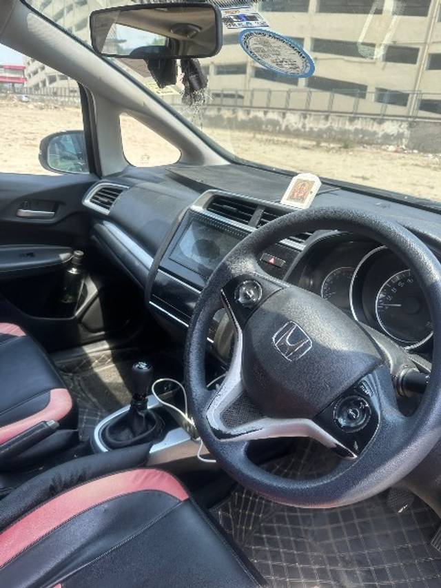 https://images10.gaadi.com/usedgaadi-sellcar/UsedCar/e57f7c13a/52a0532d-7be0-4bc2-a1b2-cbc67fae57d7.jpeg?imwidth=6402