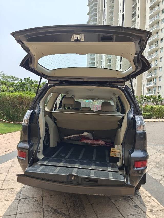 https://images10.gaadi.com/usedgaadi-sellcar/UsedCar/e57fbf31a/54fac3a7-afd9-4dde-a8a3-2087e3be3dd9.jpeg?imwidth=6401