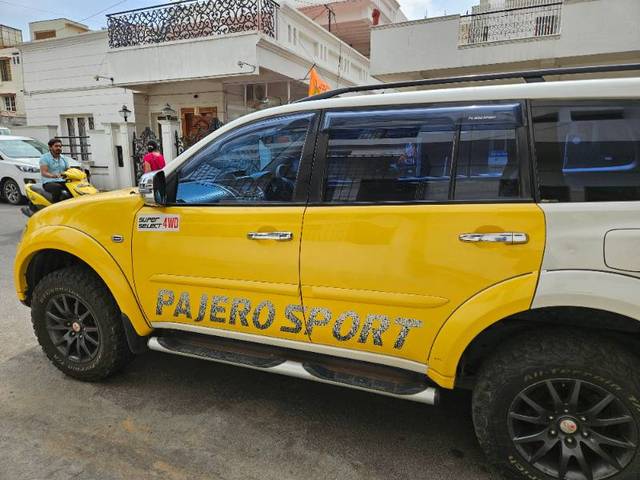 https://images10.gaadi.com/usedgaadi-sellcar/UsedCar/e57ff5a7a/ab72a0ed-a472-47d6-8381-b123581b747a.jpg?imwidth=6401