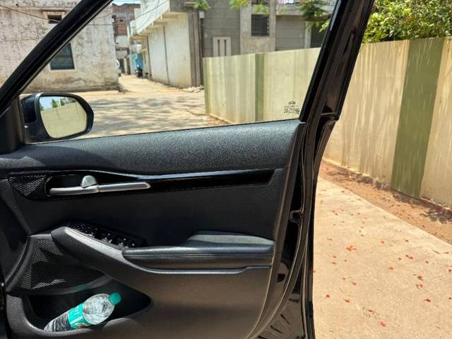 https://images10.gaadi.com/usedgaadi-sellcar/UsedCar/e58023d0a/aa4d8207-dda7-4a2f-a977-b6644652abae.jpeg?imwidth=6401