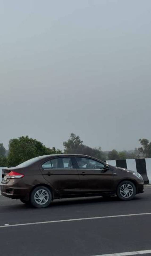 https://images10.gaadi.com/usedgaadi-sellcar/UsedCar/e580e41aa/b257be39-56e7-4f65-8c43-ae339c40388f.jpg?imwidth=6401