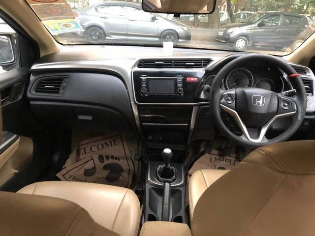 https://images10.gaadi.com/usedgaadi-sellcar/UsedCar/e58102faa/375d02c1-1179-4a17-8b60-13065f3e453c.jpg?imwidth=6402