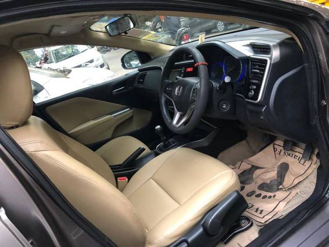 https://images10.gaadi.com/usedgaadi-sellcar/UsedCar/e58102faa/fb6a5006-2835-4b85-8769-c37d0e3f1816.jpg?imwidth=6400