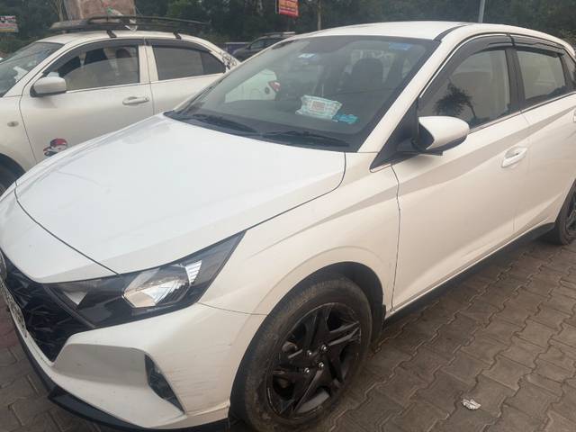 https://images10.gaadi.com/usedgaadi-sellcar/UsedCar/e5815600a/428ea4f7-8980-4523-8c62-390a94c1d774.jpeg?imwidth=6402