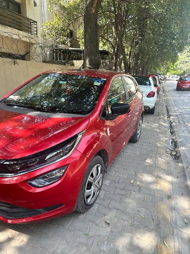 https://images10.gaadi.com/usedgaadi-sellcar/UsedCar/e5815f8fa/233081b5-04b2-4de3-9271-24800421741e.jpeg?imwidth=6402