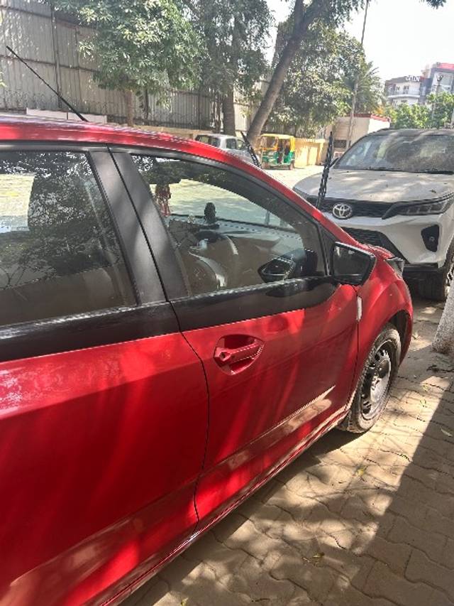 https://images10.gaadi.com/usedgaadi-sellcar/UsedCar/e5815f8fa/9d44caab-e6ca-45ca-b105-ab62c3511bce.jpeg?imwidth=6401