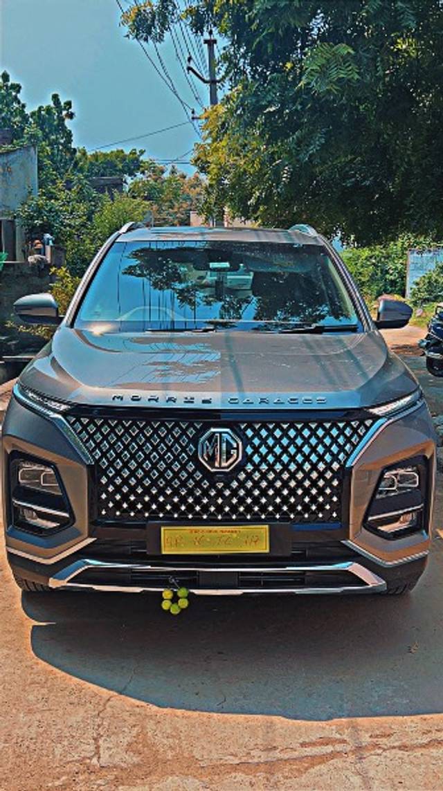 https://images10.gaadi.com/usedgaadi-sellcar/UsedCar/e5818bf9a/277d9707-808a-446e-8093-e959faf6c406.jpeg?imwidth=6400