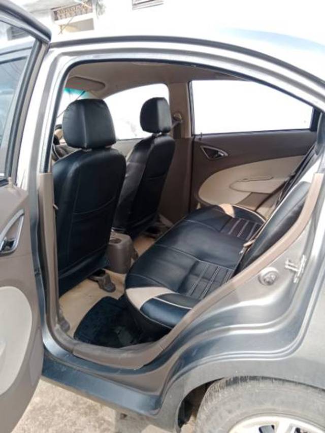 https://images10.gaadi.com/usedgaadi-sellcar/UsedCar/e581ba99a/61457636-2578-4684-ba94-1cb25c04c1f6.jpg?imwidth=6401