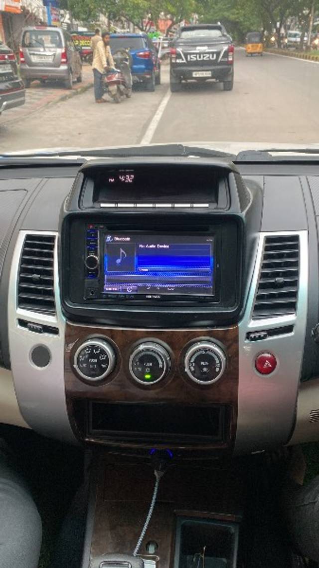 https://images10.gaadi.com/usedgaadi-sellcar/UsedCar/e582302fa/a6fb67c2-d572-4a64-87f7-90d081e4c3db.jpeg?imwidth=6401