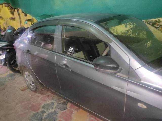 https://images10.gaadi.com/usedgaadi-sellcar/UsedCar/e58238d4a/b8274c2a-7e0b-4f71-8c2e-3e4a3b98c0d4.jpg?imwidth=6401