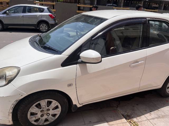 https://images10.gaadi.com/usedgaadi-sellcar/UsedCar/e5826668a/b8d33db7-560f-4d98-b085-6ab99990b2a1.jpeg?imwidth=6402