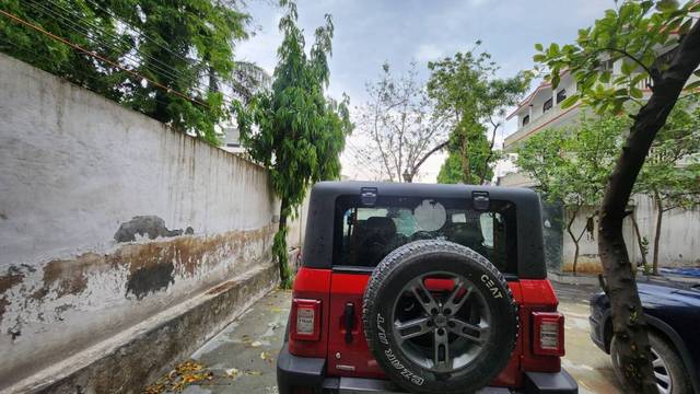 https://images10.gaadi.com/usedgaadi-sellcar/UsedCar/e582994da/b09b2b3e-dff0-4dd1-a109-419cce2f9579.jpeg?imwidth=6401