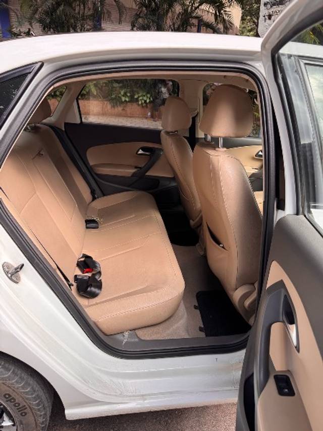https://images10.gaadi.com/usedgaadi-sellcar/UsedCar/e5833b01a/3a4f5ab9-b519-482e-9b5f-9aebd643cbcb.jpeg?imwidth=6402