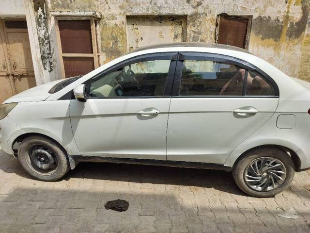 https://images10.gaadi.com/usedgaadi-sellcar/UsedCar/e5835c54a/2e56c130-211c-4049-b1f2-e360f110cfac.jpg?imwidth=6401