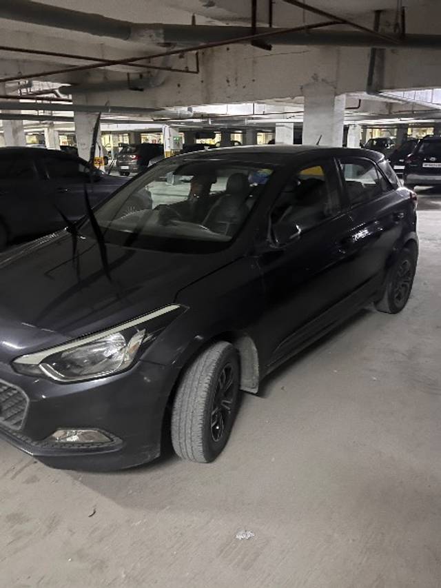 https://images10.gaadi.com/usedgaadi-sellcar/UsedCar/e58361b6a/3375ef02-13b7-46d6-ad86-edc2ee5c8ce8.jpeg?imwidth=6400