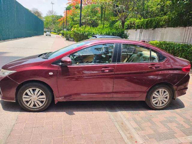 https://images10.gaadi.com/usedgaadi-sellcar/UsedCar/e583d6cca/9e13252c-63df-488f-84e0-56137cdbde9c.jpg?imwidth=6400