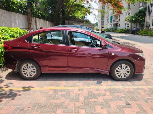 https://images10.gaadi.com/usedgaadi-sellcar/UsedCar/e583d6cca/ac5748c6-95e4-4e5c-b131-d1c586606070.jpg?imwidth=6401