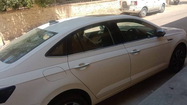 https://images10.gaadi.com/usedgaadi-sellcar/UsedCar/e583de1aa/875ea712-3060-4510-ba30-d78d044e6542.jpg?imwidth=6402