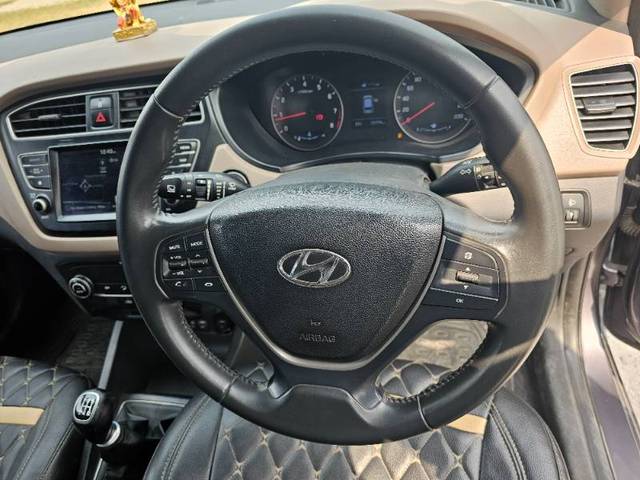 https://images10.gaadi.com/usedgaadi-sellcar/UsedCar/e583eee8a/68b26c22-a114-4ea1-92e2-e26cdf82e81b.jpg?imwidth=6402