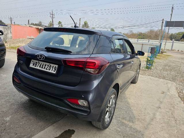 https://images10.gaadi.com/usedgaadi-sellcar/UsedCar/e583eee8a/aed7e620-ba9c-4d63-82f0-cb09529360dd.jpg?imwidth=6401