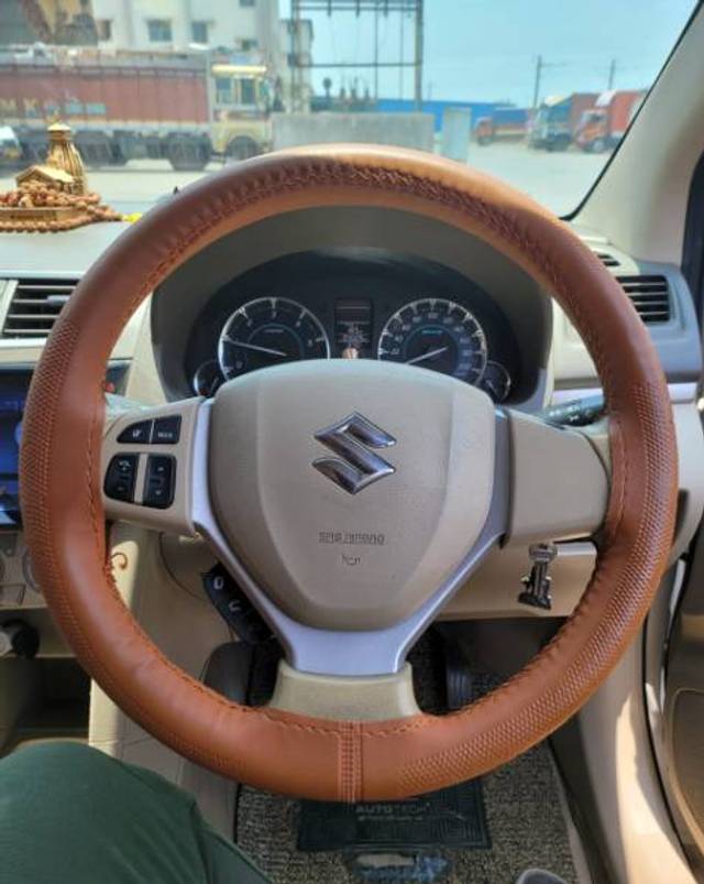 https://images10.gaadi.com/usedgaadi-sellcar/UsedCar/e58408f9a/eaf7b1e0-a414-47d3-acaf-541aa16ea09a.jpg?imwidth=6401