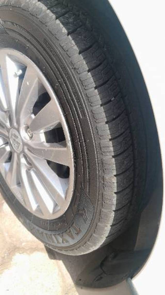 https://images10.gaadi.com/usedgaadi-sellcar/UsedCar/e5844f22a/1def2e48-7d1c-4f92-80ae-31d4bc9aff5e.jpg?imwidth=6402