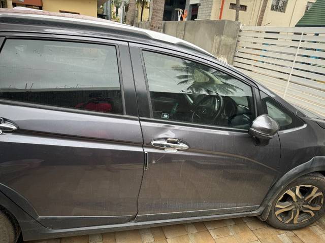 https://images10.gaadi.com/usedgaadi-sellcar/UsedCar/e584868ea/617738c7-7ab0-4d97-927b-ab0525e4457c.jpeg?imwidth=6401