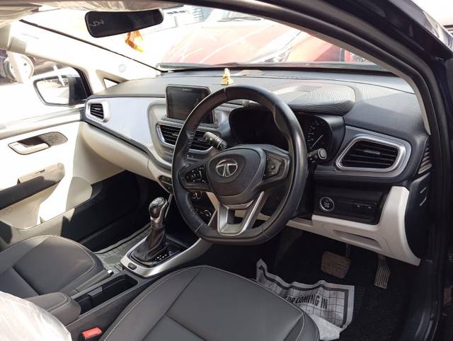 https://images10.gaadi.com/usedgaadi-sellcar/UsedCar/e5848ad4a/091fc565-dc6d-4549-b29b-e7ee02b96d24.jpeg?imwidth=6402