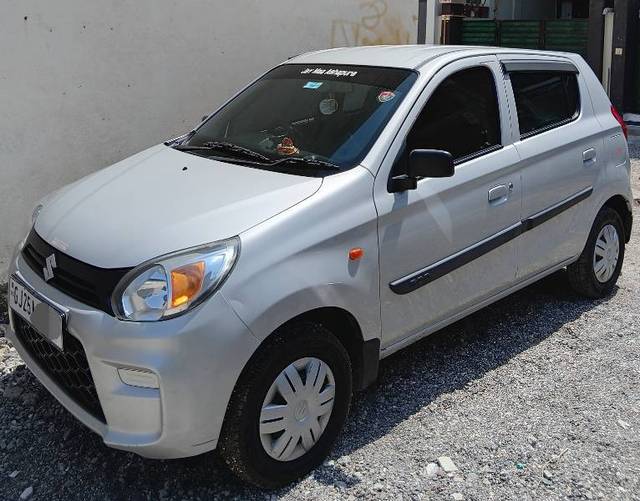 https://images10.gaadi.com/usedgaadi-sellcar/UsedCar/e5849a73a/2a3b3796-644e-4a52-8dfa-8da9303bada7.jpg?imwidth=6402
