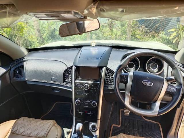 https://images10.gaadi.com/usedgaadi-sellcar/UsedCar/e5852c5da/57f4dcf7-253c-4d54-86c7-cd513a8e1aba.jpg?imwidth=6402