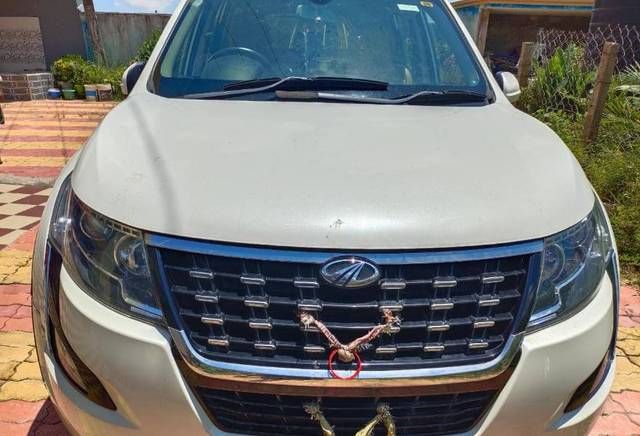 https://images10.gaadi.com/usedgaadi-sellcar/UsedCar/e5852c5da/f5c874bf-dc35-4bc1-b6d1-702a42ea6176.jpg?imwidth=6400