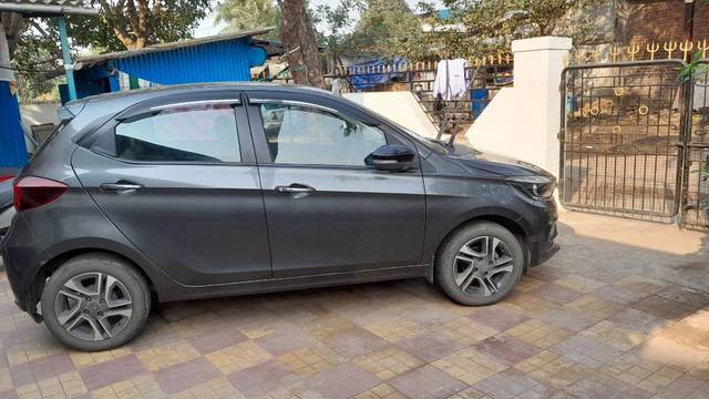 https://images10.gaadi.com/usedgaadi-sellcar/UsedCar/e5856980a/f9b9480b-ca1d-4ca3-8f68-5d535cd930bc.jpg?imwidth=6401
